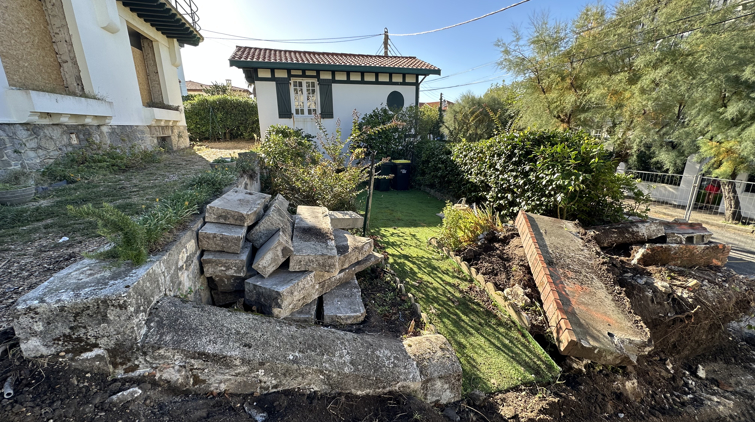 Extension d'une maison avec piscine Biarritz, Pays Basque, démolition escalier pierre 